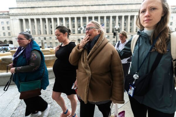 ‘Heartbreak’: USAID employees clarify the desks after Dux layoffs Photo: Lucy Mize, health officer (USAID) for 31 years, cries while walking with other USAID workers at the USAID headquarters in Washington, to gather personal belongings, on February 27, 2025, in Washington.