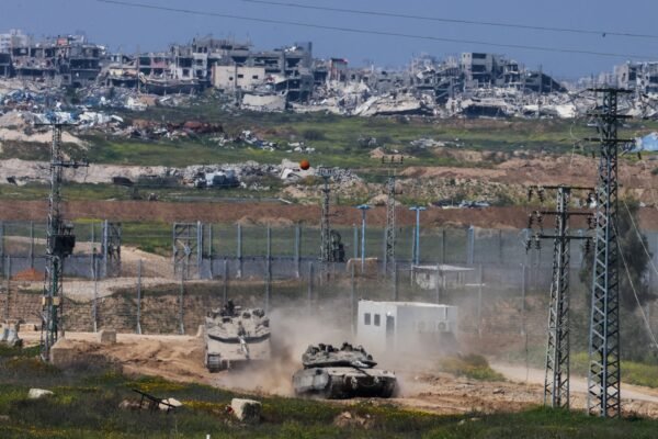 At least 20 killed during the night in Gaza while the mass attacks continue At least 20 killed during the night in Gaza while the mass attacks continue