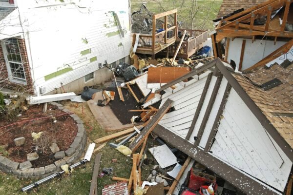 LIVE TORNADO OUTDOZATIONS: At least 18 dead when severe storms arrived south, Midwest LIVE TORNADO OUTDOZATIONS: At least 18 dead when severe storms arrived south, Midwest