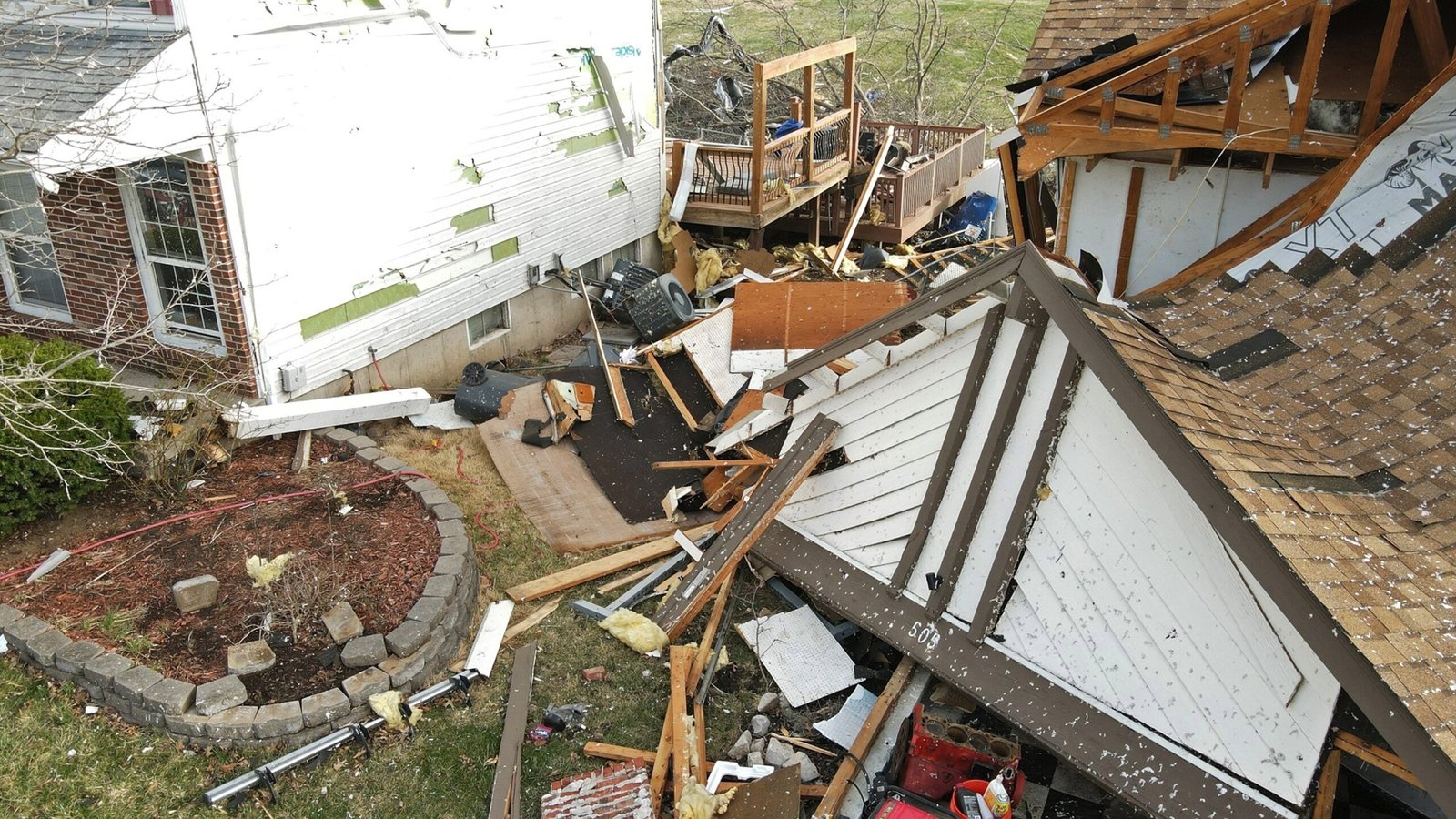 LIVE TORNADO OUTDOZATIONS: At least 18 dead when severe storms arrived south, Midwest