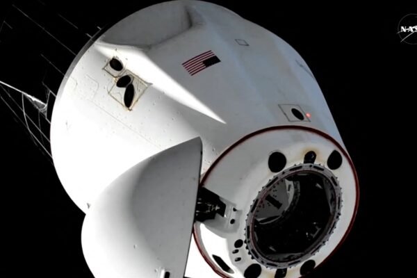 NASA Starliner astronauts begin a 17 -hour trip to Splashdown on the Florida coast after delays Photo: A Dragon Capsule of the Spacex crew that has Butch Wilmore and Suni Williams maneuvers in space after the ISS decoupling to start a trip to return to Earth on March 18, 2025, in this fixed image taken from the video.