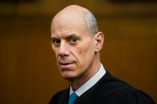 Trump continues to ask for the judge’s accusation after the reprimand of the President of the Supreme Court Trump continues to ask for the judge's accusation after the reprimand of the President of the Supreme Court