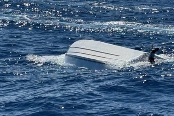 1 dead, 4 rescued, others missing after the boat overturned outside the Florida coast