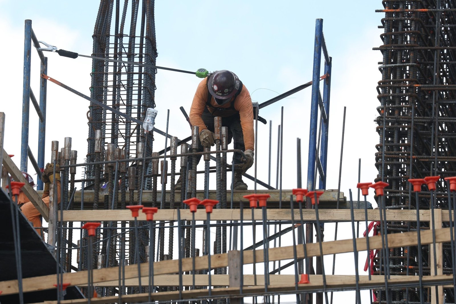 American hiring increased in March, challenging recession fears