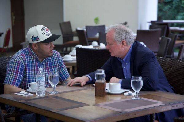 Maryland Sen. Van Hollen Shares Photo With Kilmar Abrego Garcia in El Salvador