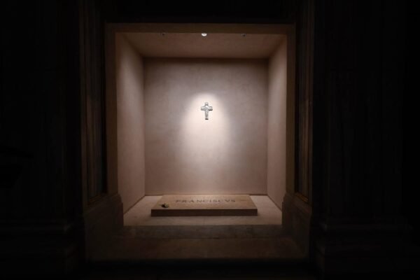 The Vatican releases photos of Pope Francis's tomb, since it opens for public visualization