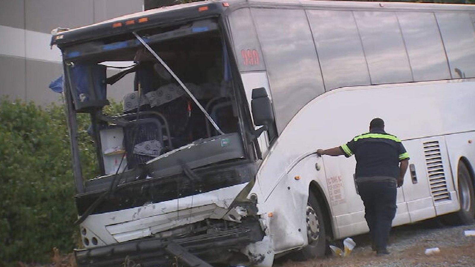 1 dead, dozen wounds in the collision of tourist buss of Fiery near Los Angeles