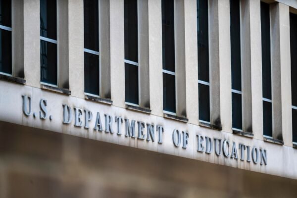 Congress celebrates shocking teachers: "We certainly appreciate them"