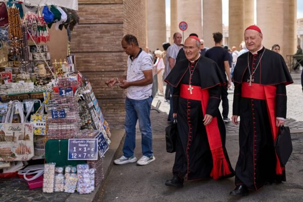 Live updates of the papal conclave: the cardinals meet in the Vatican to choose the next Pope