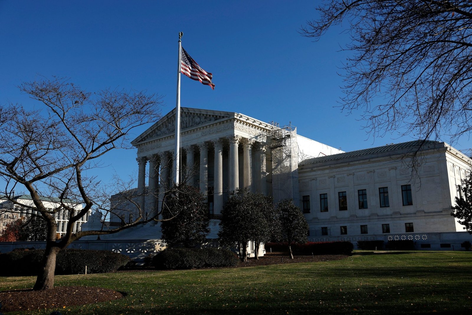 The Supreme Court allows Trump to implement the prohibition of transgender military services for now