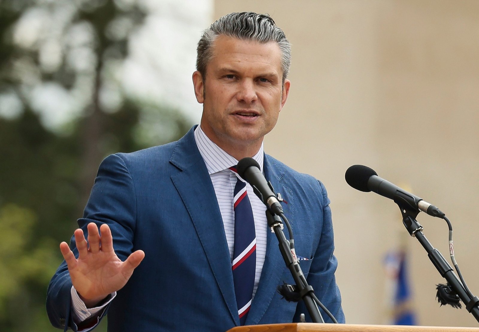 Researchers who look who sent the text messages of the Hegseth signal, if they were told to eliminate them, the sources say.