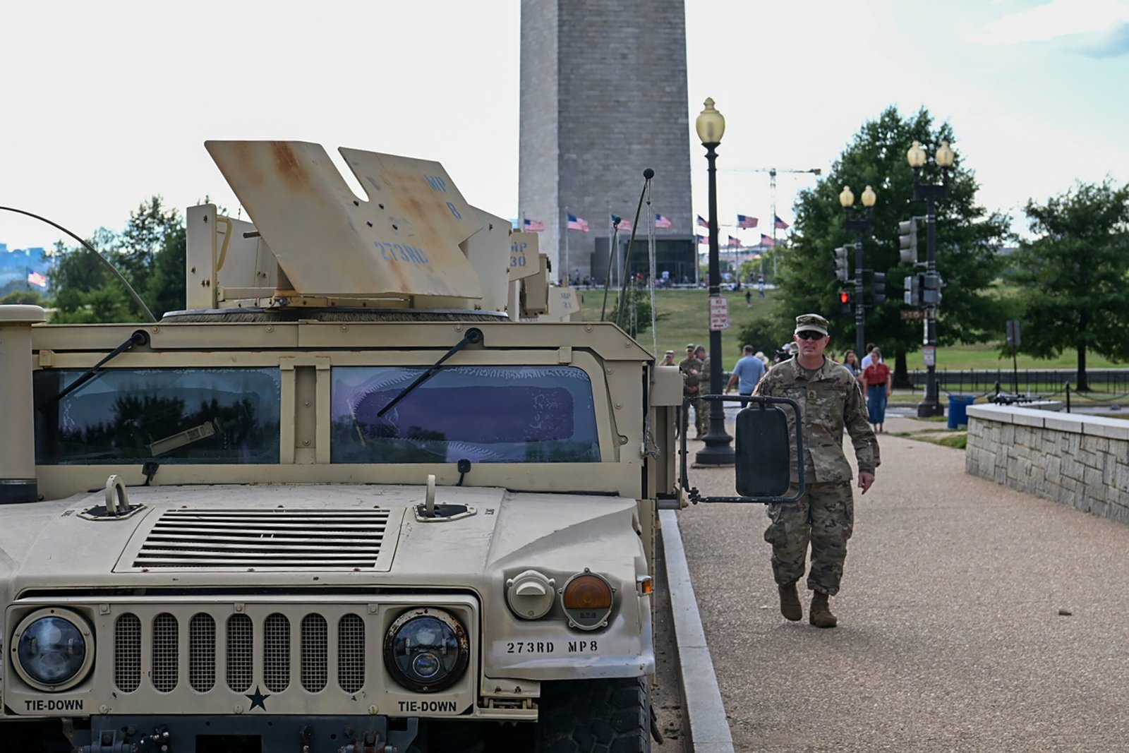 DC residents and tourists to awaken a "significant" military presence in the mall, says Source