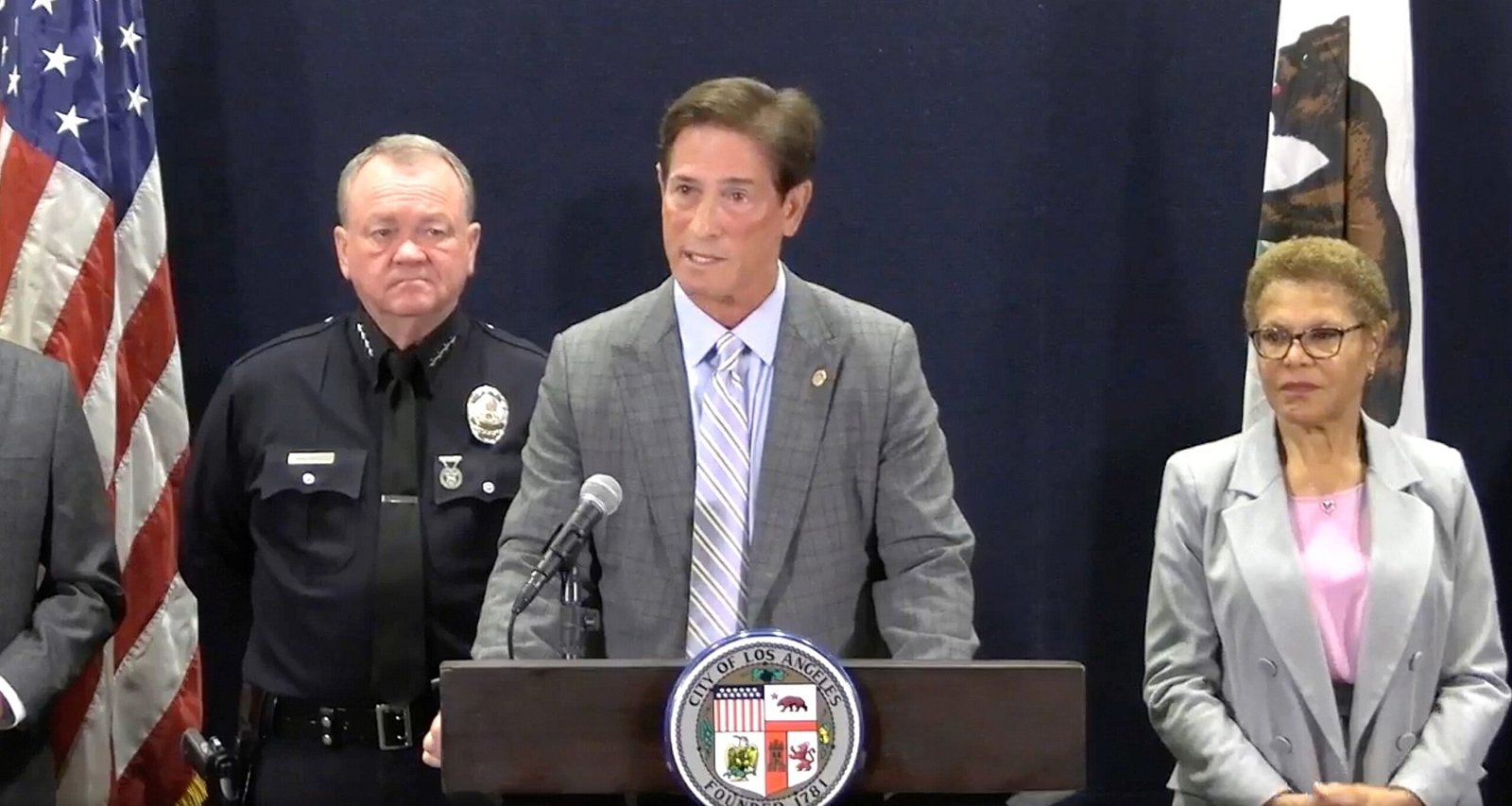 Lapd Bustts The main robbery ring confers the arsenal of weapons, authorities say