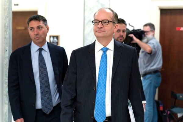 Photo: The former lawyer of the South District of Florida and former Labor Secretary Alexander Acosta walks towards an interview with the Committee for the Supervision and Reform of the Government of the House of Representatives in Capitol Hill in Washington, DC, on September 19, 2025.