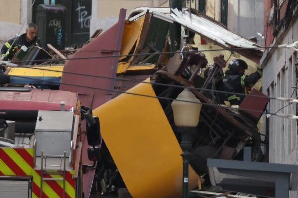 At least 15 dead, 18 injured after trams are derailing in Lisbon, says City