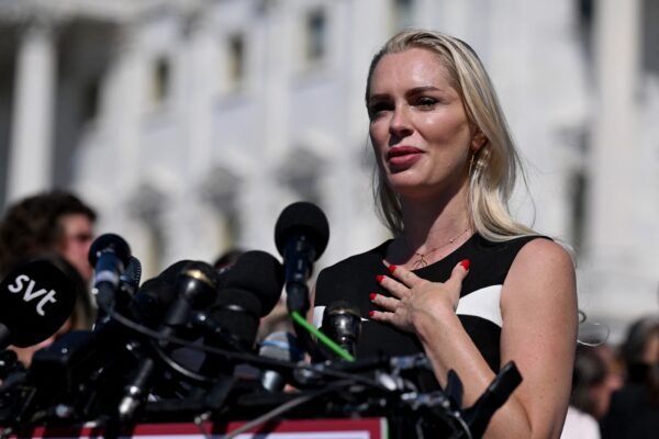 Photo: Anouska de Georgiou, who testified about sexual abuse in the case of Jeffrey Epstein, speaks during a press conference and a concentration in support of Epstein's victims outside the Capitol in Washington, on September 3, 2025.