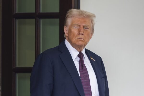 Trump celebrating a high -risk meeting with the main democrats as the government’s closure progresses Trump celebrating a high -risk meeting with the main democrats as the government's closure progresses