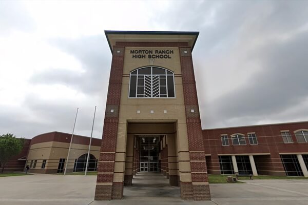 Navy veteran who threatened to shoot up Texas high school, zoo arrested after car chase: police Navy veteran who threatened to shoot up Texas high school, zoo arrested after car chase: police