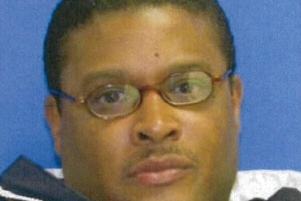 Police Search for Murder Suspect After Apparent Legal Trouble Frees Him from Jail Police Search for Murder Suspect After Apparent Legal Trouble Frees Him from Jail