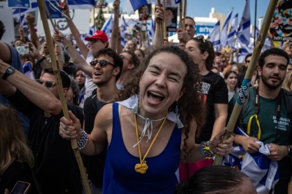 The families of the freed hostages are happy after two years of captivity PHOTO: Hostages return to Israel after ceasefire agreement takes effect