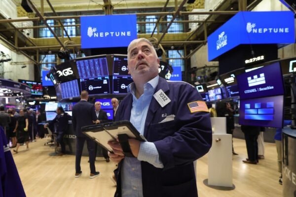 The shares are closed above the first day of closing of the government The shares are closed above the first day of closing of the government