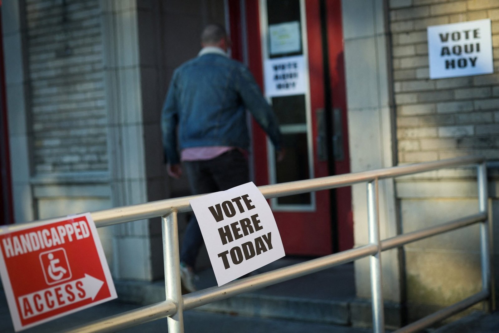 Non-credible bomb threats temporarily halt voting in northern New Jersey